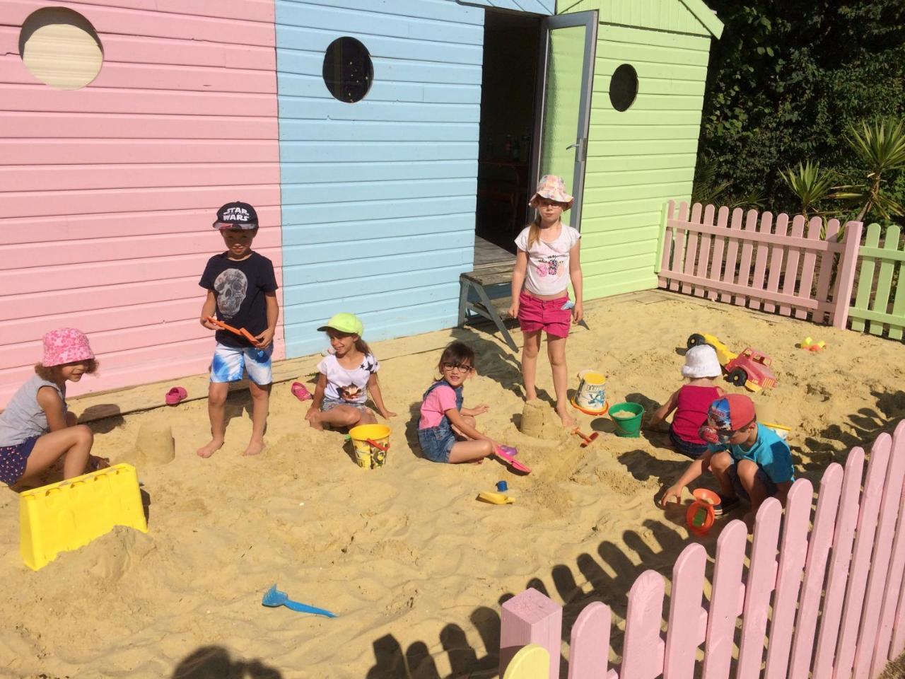 Camping Le Rivage Quettehou Exterior photo